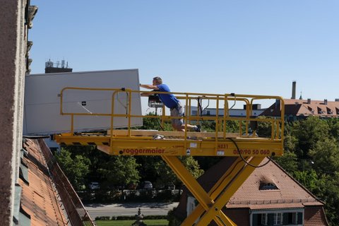 Umzug mit Metallschränken